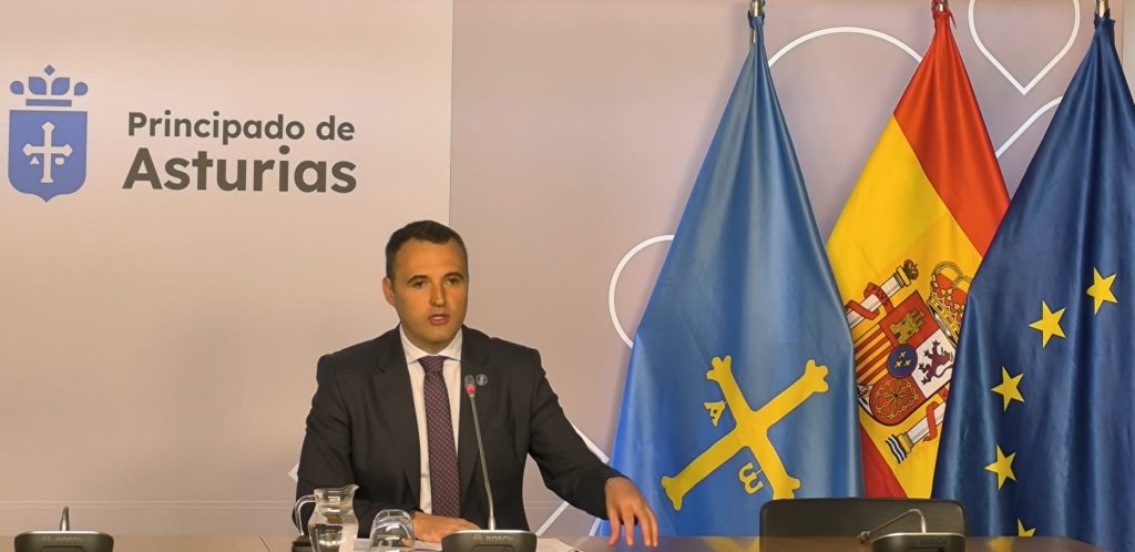 El Gobierno de Asturias se envuelve con la bandera.
