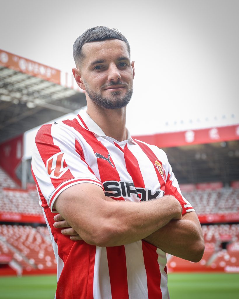El centrocampista francés Justin Smith, séptimo refuerzo del Sporting