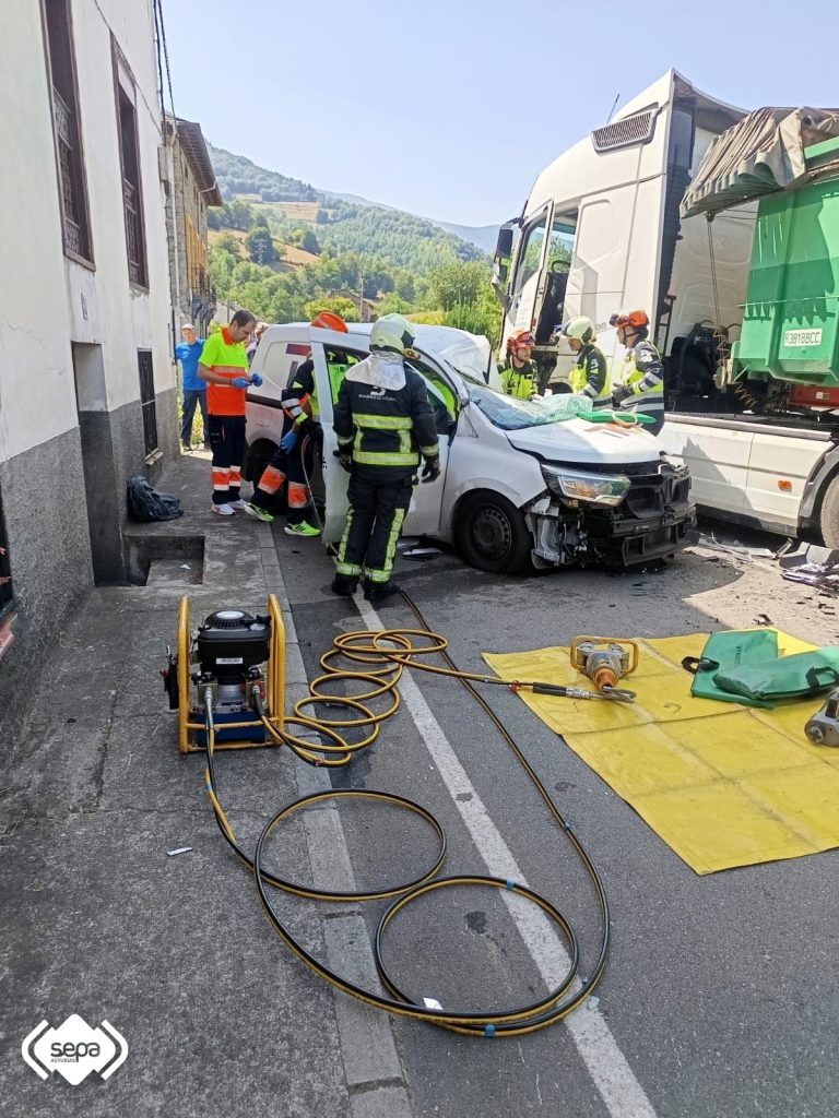 Accidente grave en Cangas del Narcea