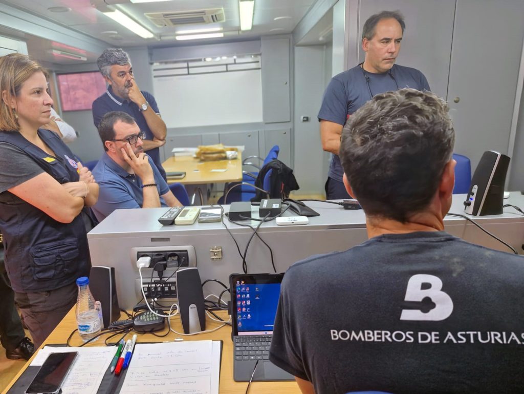 Barbón: “Estamos ante el mayor despliegue de medios de la historia, tanto terrestres como aéreos, para luchar contra los incendios forestales en Asturias”