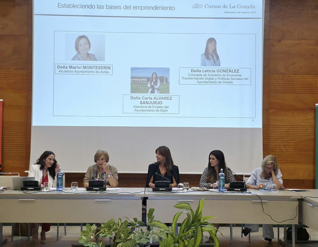 Mariví Montserín destaca el impulso municipal al talento femenino en Avilés, dentro del curso “Mujeres en el XXI. Emprender no tiene edad” de los XLVII Cursos de La Granda