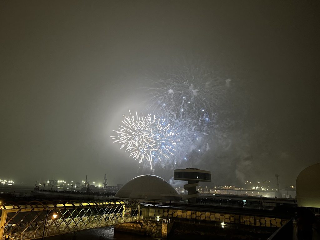 Fuegos artificiales en Avilés