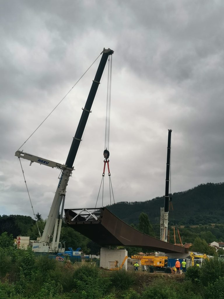 Nuevo puente sobre el río Piloña en Arriondas