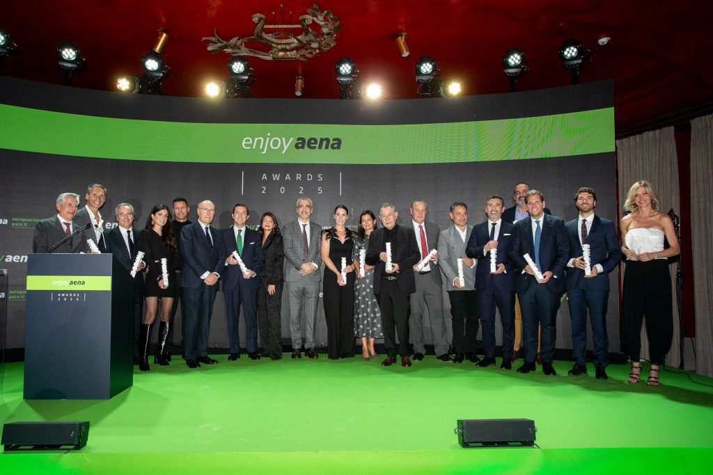 El Aeropuerto de Asturias, elegido el mejor de su categoría como Best Airport of the Year en los premios al mejor travel retail en la II edición de los Enjoy Aena Awards