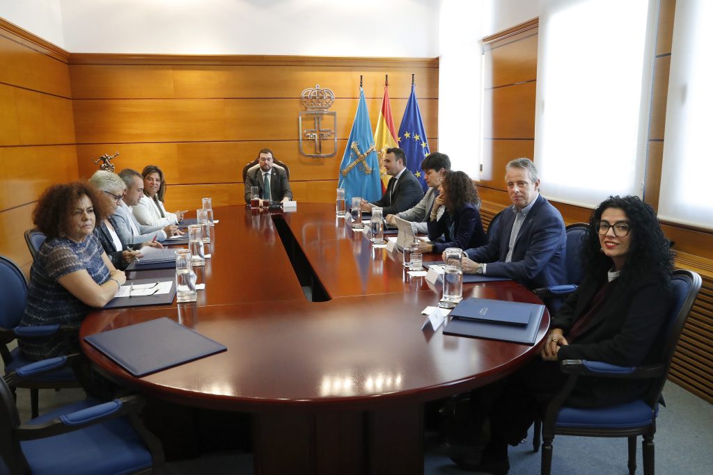 Asturias autoriza en Oviedo y Avilés los dos primeros centros universidades privadas y además el Principado invertirá cerca de 1,2 millones en la mejora y mantenimiento de la senda costera