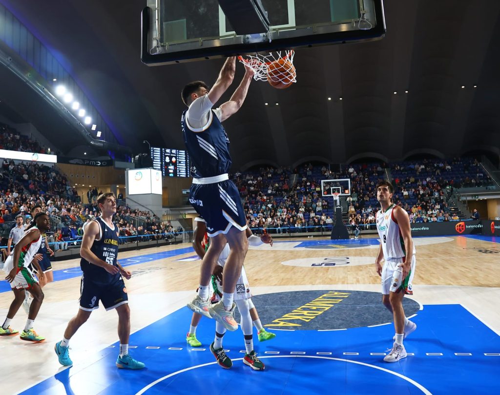 Victoria muy solvente de un gran Oviedo, ante un buen rival Victoria muy solvente de un gran Oviedo, ante un buen rival