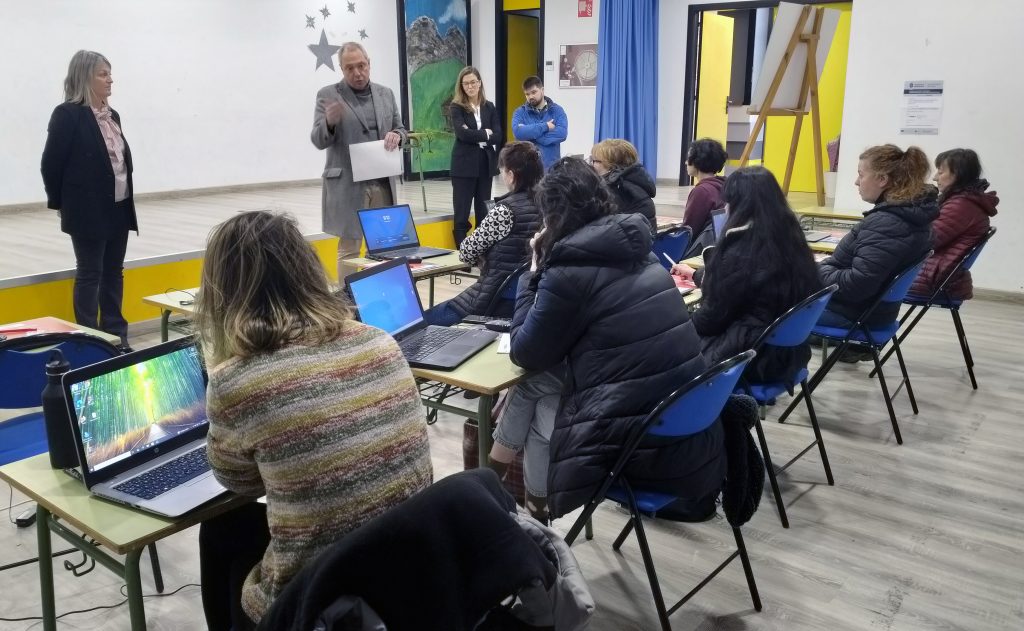 El Servicio Público de Empleo de Asturias pone en marcha 276 cursos de capacitación digital para 3.000 mujeres en paro de concejos rurales El Servicio Público de Empleo de Asturias pone en marcha 276 cursos de capacitación digital para 3.000 mujeres en paro de concejos rurales