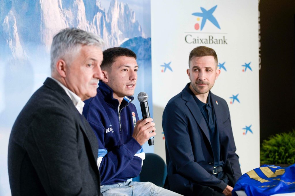 El Real Oviedo hace un ejercicio de transparencia en la presentación de Thiago Fernández