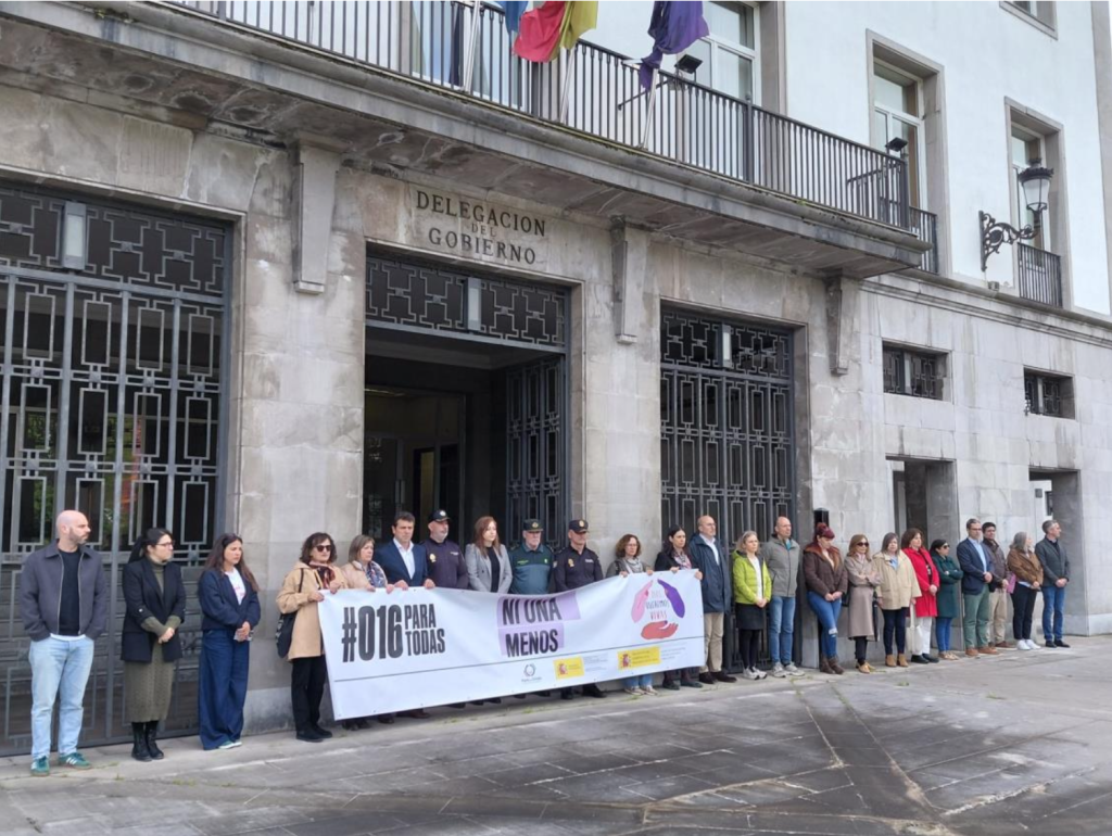 La Delegación del Gobierno guarda un minuto de silencio por un nuevo asesinato machista
