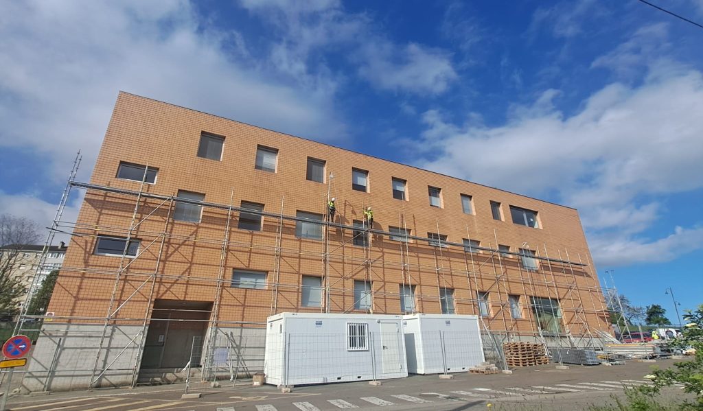 El Gobierno de Asturias inicia la reforma de la cubierta del centro de salud de Villalegre La Luz, en Avilés, con una inversión superior a los 600.000 euros