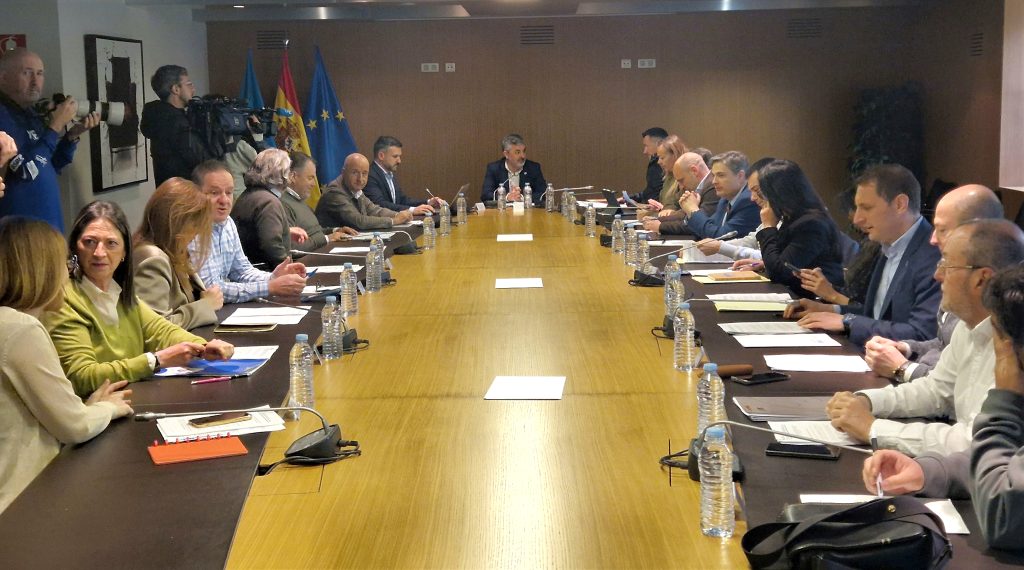 El Gobierno de Asturias convoca la Alianza por las Infraestructuras para abordar el recurso al Tribunal Supremo contra el peaje del Huerna