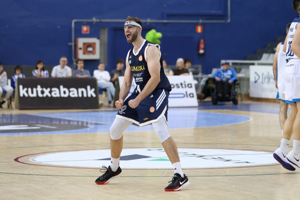 Paso adelante en el playoff del Alimerka Oviedo baloncesto y nos venimos para el pabellón. Paso adelante en el playoff del Alimerka Oviedo baloncesto y nos venimos para el pabellón.