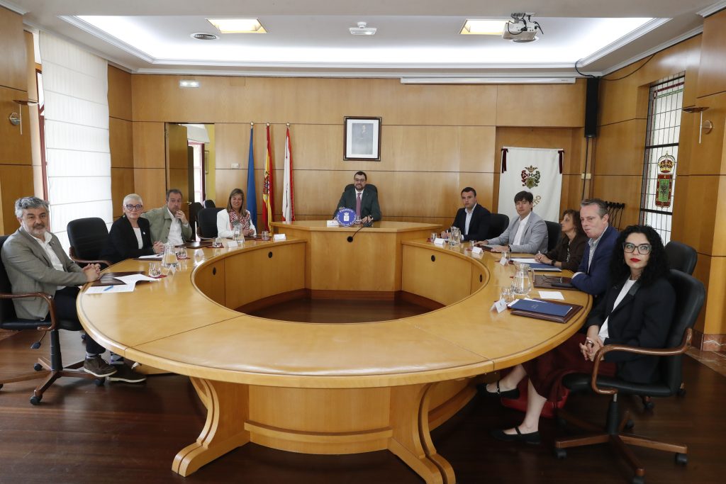 El Gobierno de Asturias pone en marcha ‘Nueva Perlora’ con la cesión de suelo al Ayuntamiento de Carreño, que promoverá una playa verde y mejorará los accesos El Gobierno de Asturias pone en marcha ‘Nueva Perlora’ con la cesión de suelo al Ayuntamiento de Carreño, que promoverá una playa verde y mejorará los accesos