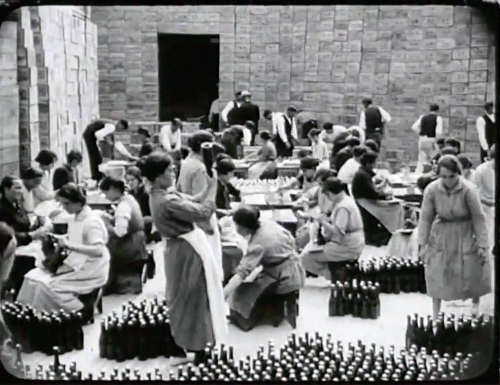 Un documental sobre la elaboración de la bebida tradicional protagonizará mañana el Día Mundial de la Sidra