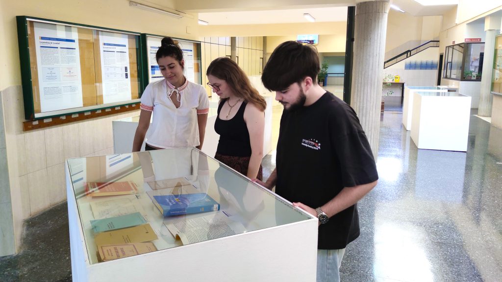 La Facultad de Economía y Empresa de la Universidad de Oviedo exhibe un archivo internacional único para entender la  economía moderna