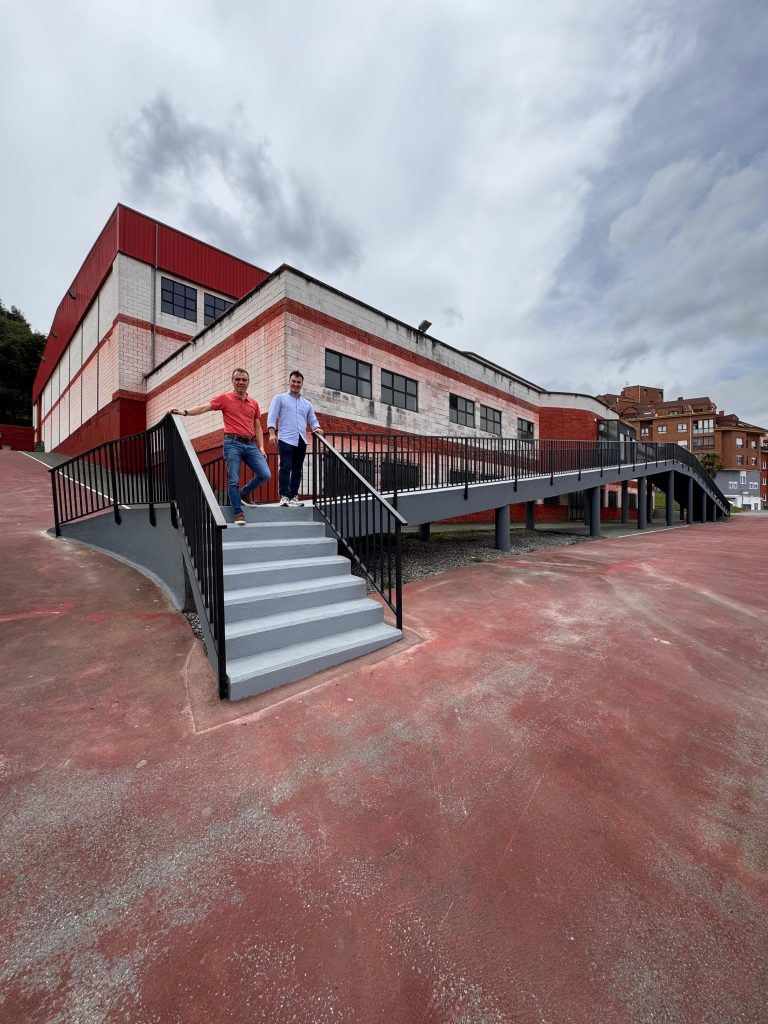 Finalizadas las obras de mejora de los accesos al polideportivo Toso Muñiz de Las Vegas Finalizadas las obras de mejora de los accesos al polideportivo Toso Muñiz de Las Vegas