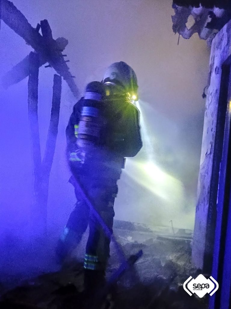 EXTINGUIDO INCENDIO URBANO EN PILOÑA EXTINGUIDO INCENDIO URBANO EN PILOÑA