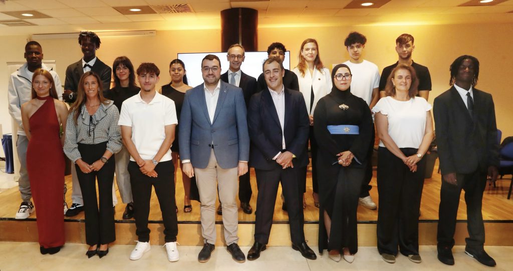 Barbón subraya el compromiso del Gobierno de Asturias con la juventud: “Devolver la esperanza a los jóvenes es una obligación moral” Barbón subraya el compromiso del Gobierno de Asturias con la juventud: “Devolver la esperanza a los jóvenes es una obligación moral”