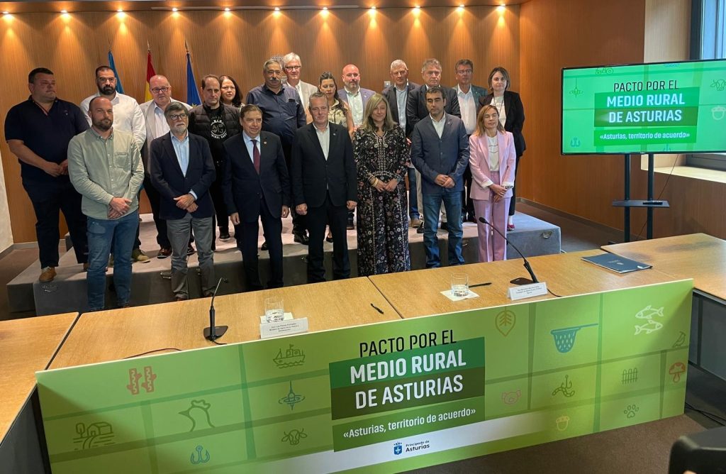 El Gobierno de Asturias y las entidades firmantes del Pacto por el Medio Rural exponen al ministro Planas sus prioridades para situar al campo en el centro de las políticas públicas El Gobierno de Asturias y las entidades firmantes del Pacto por el Medio Rural exponen al ministro Planas sus prioridades para situar al campo en el centro de las políticas públicas