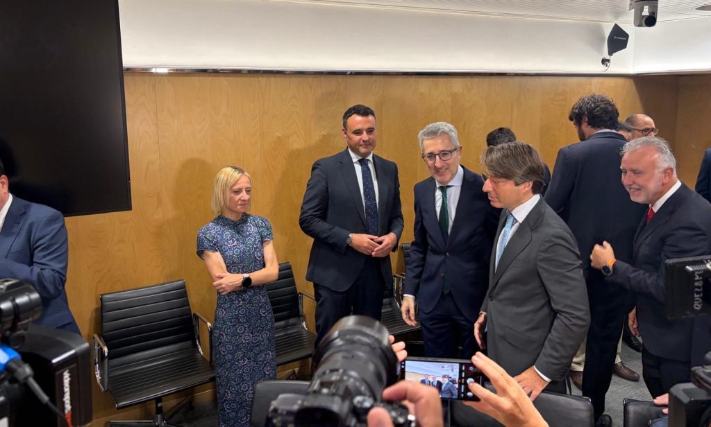 El consejero de Hacienda reclama que se reformule la regla de gasto para que las administraciones puedan utilizar todos los recursos económicos disponibles El consejero de Hacienda reclama que se reformule la regla de gasto para que las administraciones puedan utilizar todos los recursos económicos disponibles