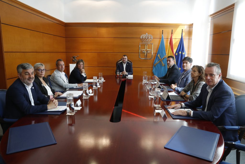 El Gobierno de Asturias destina 9,9 millones a las ayudas Leader para entidades locales, orientadas a mejorar servicios públicos e impulsar el desarrollo del medio rural