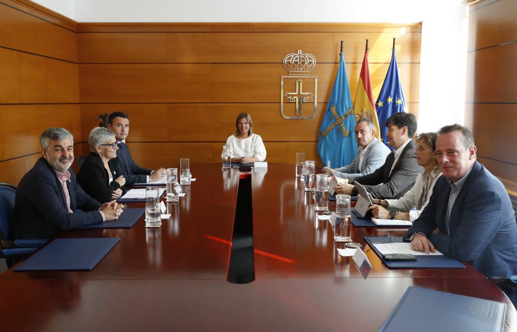 El Gobierno de Asturias constata la mejora económica del Principado, con cifras récord en creación de empresas y más de 406.000 cotizantes a la Seguridad Social El Gobierno de Asturias constata la mejora económica del Principado, con cifras récord en creación de empresas y más de 406.000 cotizantes a la Seguridad Social