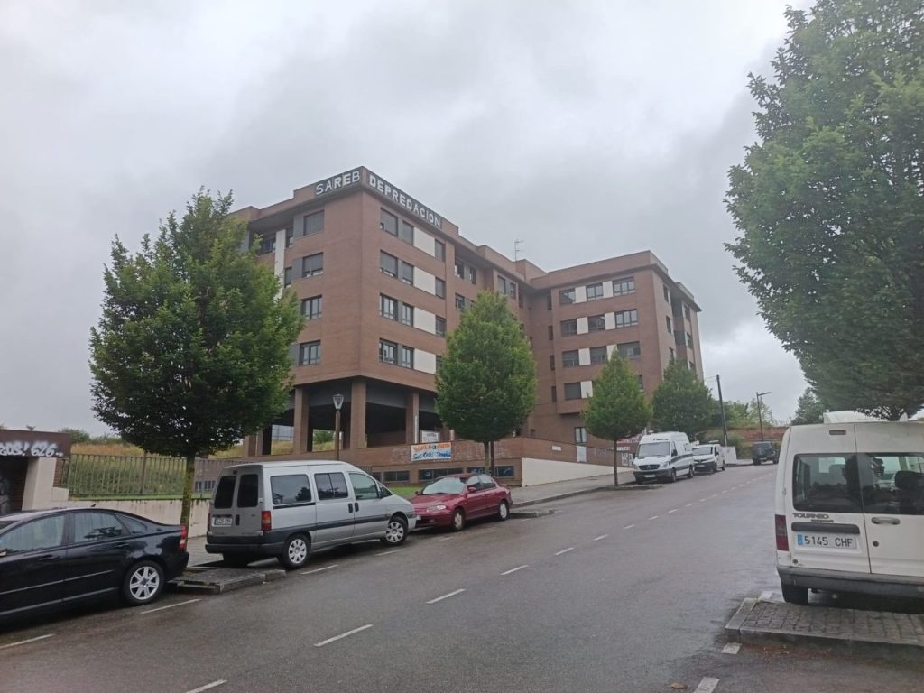 Zapico y vecinos de la calle Río Piloña de Gijón/Xixón se reúnen mañana con Sareb para buscar una solución al conflicto del inmueble Zapico y vecinos de la calle Río Piloña de Gijón/Xixón se reúnen mañana con Sareb para buscar una solución al conflicto del inmueble
