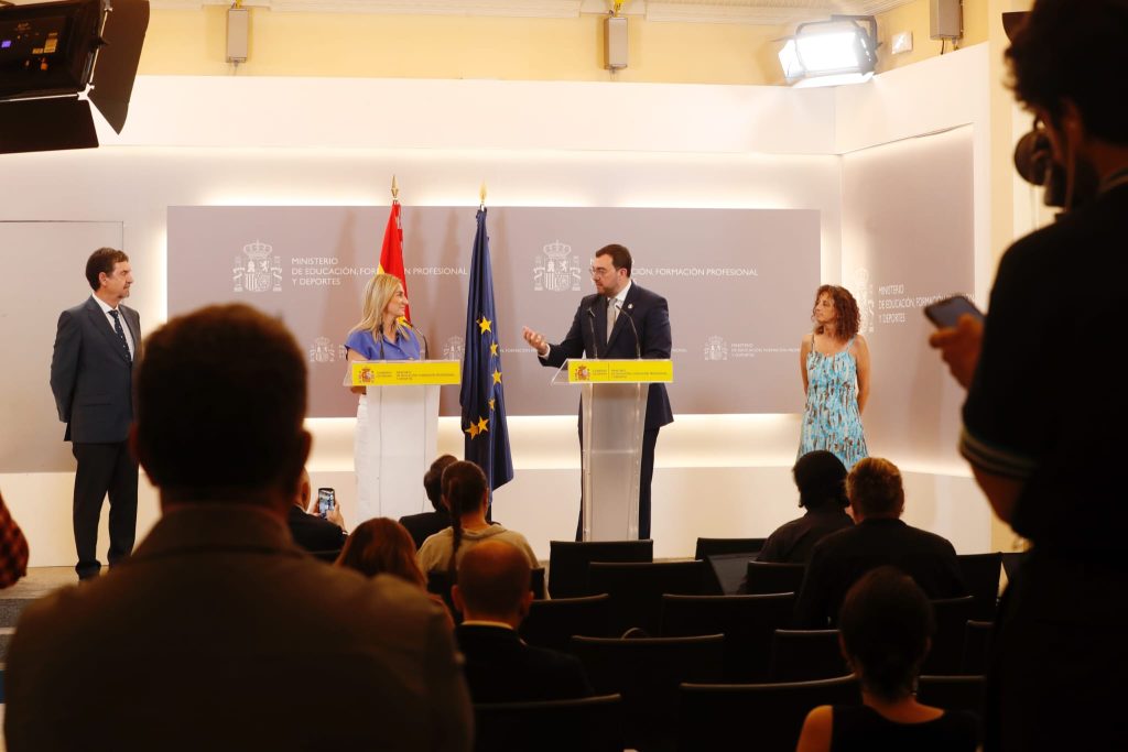 El Gobierno del Principado logra un acuerdo histórico con el Ministerio de Educación para reconocer la especialidad docente de lengua asturiana y eonaviego El Gobierno del Principado logra un acuerdo histórico con el Ministerio de Educación para reconocer la especialidad docente de lengua asturiana y eonaviego