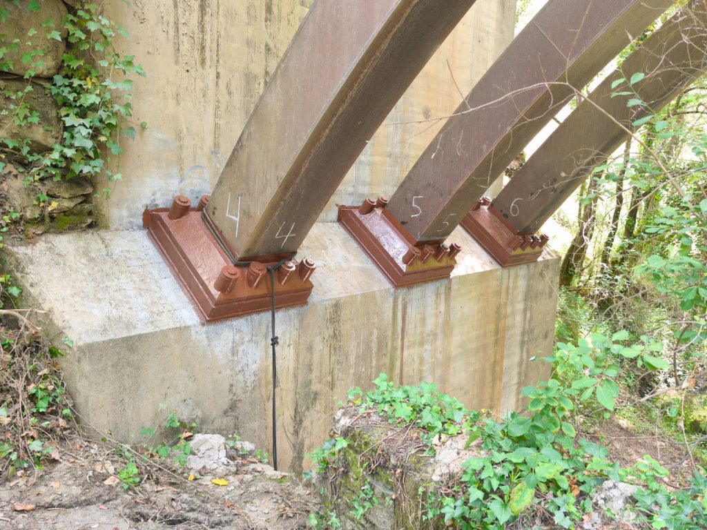 Movilidad finaliza las obras de mejora en el puente sobre la unión de los ríos Lloredo y Navia, en Allande, con una inversión de 32.670 euros Movilidad finaliza las obras de mejora en el puente sobre la unión de los ríos Lloredo y Navia, en Allande, con una inversión de 32.670 euros